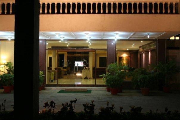Hotel Clark Greens New Delhi Exterior foto
